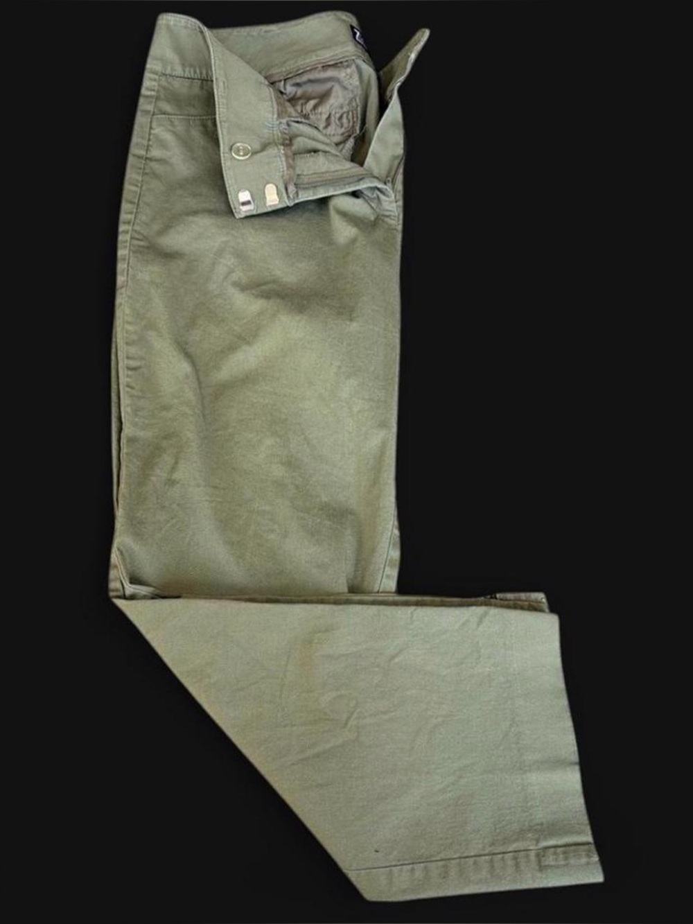 Women’s size 10 stretch capri pants by 7th Avenue Design Studio in olive green.